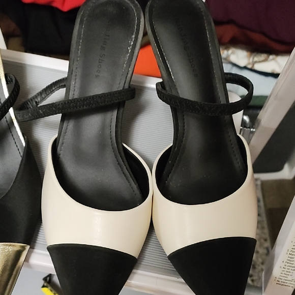 Source Unknown Black, Gold, and Cream Heels- both pairs included - Picture 3 of 8